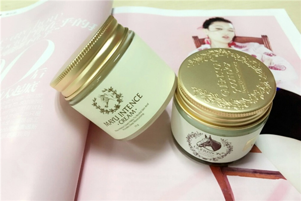 馬油會讓皮膚變黑嗎 馬油對頭發(fā)有什么特殊作用 馬油會讓皮膚變黑嗎 馬油對頭發(fā)有什么特殊作用