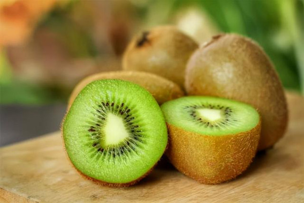 獼猴桃能泡酒喝嗎 獼猴桃泡酒的功效和作用 獼猴桃能泡酒喝嗎 獼猴桃泡酒的功效和作用