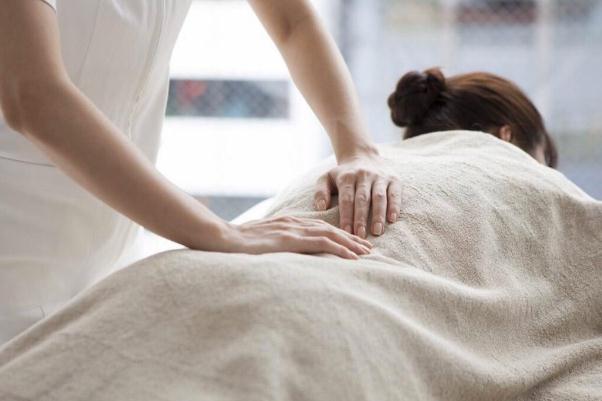 精油開背的好處和壞處 精油開背是什么服務(wù) 精油開背的好處和壞處 精油開背是什么服務(wù)