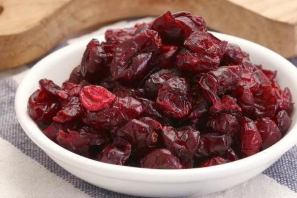 蔓越莓干泡水方法 蔓越莓干泡水有什么功效 蔓越莓干泡水方法 蔓越莓干泡水有什么功效