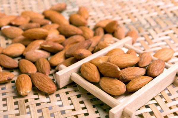 杏仁的營(yíng)養(yǎng)價(jià)值是什么 杏仁會(huì)不會(huì)上火 杏仁的營(yíng)養(yǎng)價(jià)值是什么 杏仁會(huì)不會(huì)上火