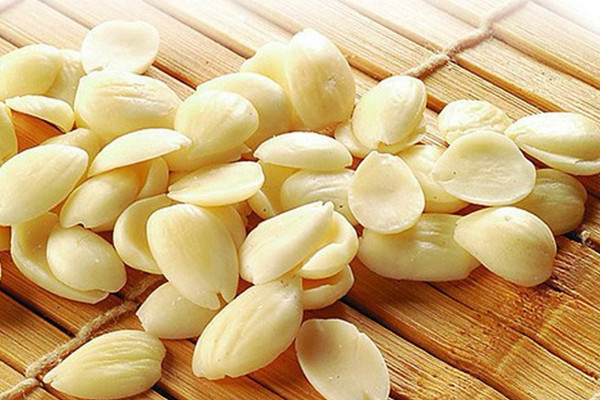 杏仁吃了會(huì)流產(chǎn)嗎 杏仁吃了會(huì)過敏嗎