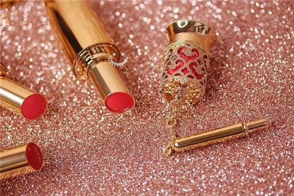 蘿卜丁口紅會(huì)沾杯嗎 蘿卜丁口紅會(huì)掉漆嗎 蘿卜丁口紅會(huì)沾杯嗎 蘿卜丁口紅會(huì)掉漆嗎