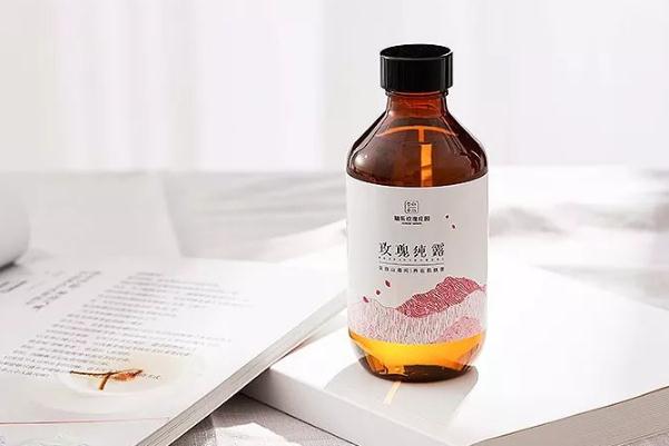 純露的正確使用方法 純露是干什么用的 純露的正確使用方法 純露是干什么用的