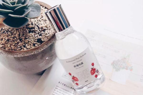 純露的正確使用方法 純露是干什么用的 純露的正確使用方法 純露是干什么用的