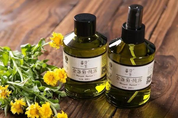 純露的正確使用方法 純露是干什么用的 純露的正確使用方法 純露是干什么用的