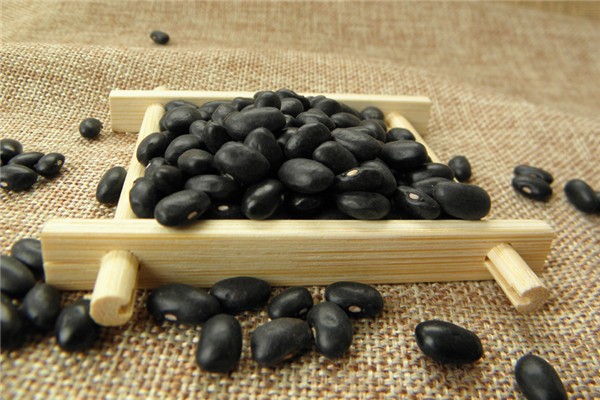 黑豆可以打豆?jié){嗎 黑豆打豆?jié){吃有什么好處 黑豆可以打豆?jié){嗎 黑豆打豆?jié){吃有什么好處