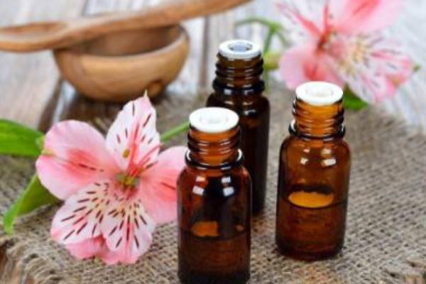 純露要稀釋后使用嗎 純露要放冰箱里嗎 純露要稀釋后使用嗎 純露要放冰箱里嗎