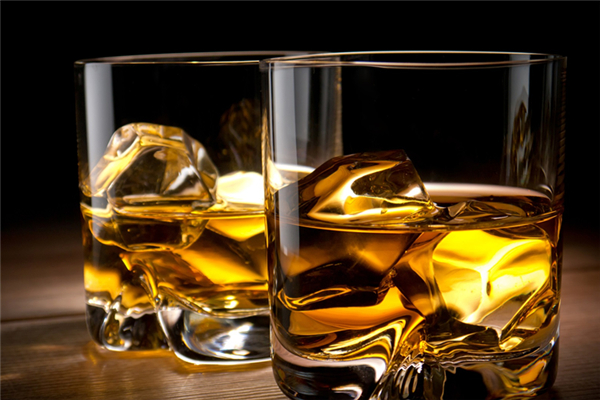 威士忌和白蘭地哪個(gè)好喝 威士忌和白蘭地哪個(gè)檔次高 威士忌和白蘭地哪個(gè)好喝 威士忌和白蘭地哪個(gè)檔次高