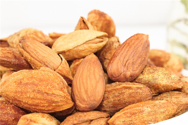 巴旦木吃生的好還是吃熟的好 巴旦木怎么吃 巴旦木吃生的好還是吃熟的好 巴旦木怎么吃