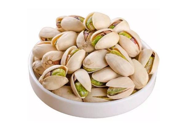 開(kāi)心果要怎么挑 白色開(kāi)心果和原色開(kāi)心果哪個(gè)更好 開(kāi)心果要怎么挑 白色開(kāi)心果和原色開(kāi)心果哪個(gè)更好