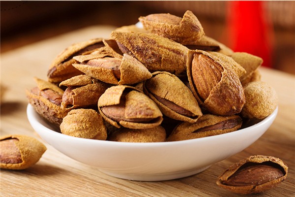 巴旦木吃生的好還是吃熟的好 巴旦木怎么吃 巴旦木吃生的好還是吃熟的好 巴旦木怎么吃