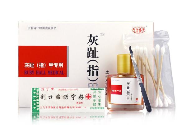 亮甲要連續(xù)用多長(zhǎng)時(shí)間 亮甲會(huì)讓指甲脫落嗎 亮甲要連續(xù)用多長(zhǎng)時(shí)間 亮甲會(huì)讓指甲脫落嗎