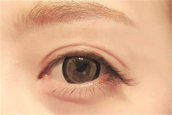 種睫毛用的什么膠 種睫毛膠水弄到眼睛里怎么辦 種睫毛用的什么膠 種睫毛膠水弄到眼睛里怎么辦