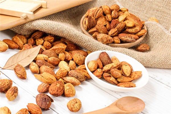 巴旦木是不是杏仁 巴旦木和杏仁是一樣的嗎 巴旦木是不是杏仁 巴旦木和杏仁是一樣的嗎