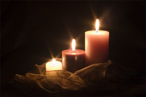 蠟燭是什么材料做的 蠟燭是什么時(shí)候發(fā)明的 蠟燭是什么材料做的 蠟燭是什么時(shí)候發(fā)明的