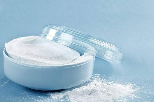 為什么不建議用爽身粉 什么可以代替爽身粉 為什么不建議用爽身粉 什么可以代替爽身粉