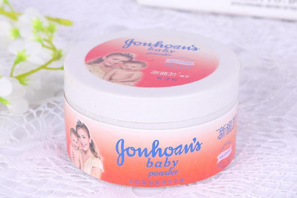 爽身粉是什么材料做的 爽身粉是夏天用還是冬天用 爽身粉是什么材料做的 爽身粉是夏天用還是冬天用