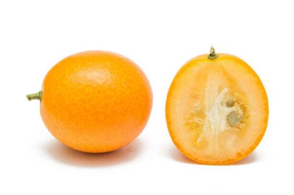 小金桔皮上有黑點(diǎn)可以吃嗎 小金桔皮泡水喝有什么好處 小金桔皮上有黑點(diǎn)可以吃嗎 小金桔皮泡水喝有什么好處