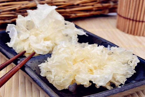 銀耳有助于減肥嗎 銀耳能治療咳嗽嗎 銀耳有助于減肥嗎 銀耳能治療咳嗽嗎