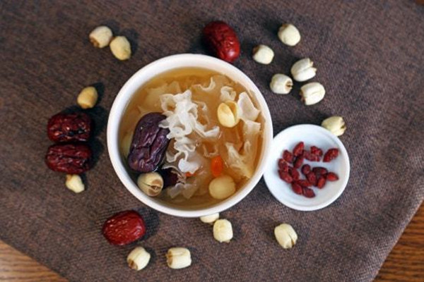 銀耳的營(yíng)養(yǎng)價(jià)值高嗎 銀耳的藥用價(jià)值 銀耳的營(yíng)養(yǎng)價(jià)值高嗎 銀耳的藥用價(jià)值