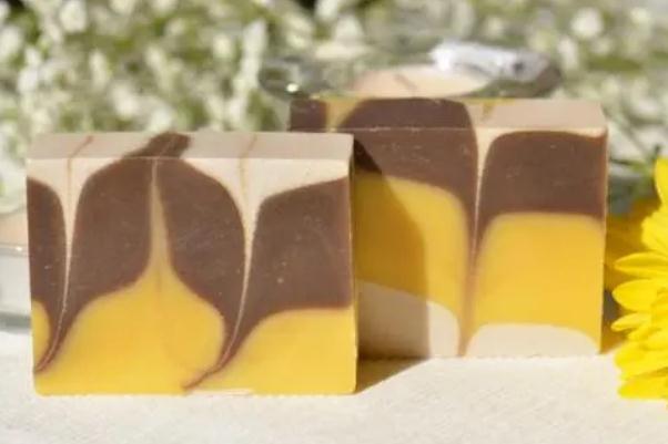 用手工皂洗臉毛孔會變大嗎 用手工皂洗臉后臉干 用手工皂洗臉毛孔會變大嗎 用手工皂洗臉后臉干