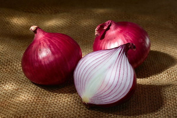 洋蔥有助于消化嗎 洋蔥能治感冒嗎 洋蔥有助于消化嗎 洋蔥能治感冒嗎