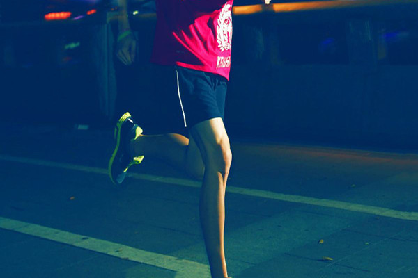夜跑后需要補充什么 夜跑后要拉伸嗎 夜跑后需要補充什么 夜跑后要拉伸嗎