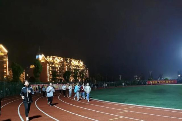 夜跑對(duì)身體好嗎 夜跑對(duì)身體有哪些好處 夜跑對(duì)身體好嗎 夜跑對(duì)身體有哪些好處