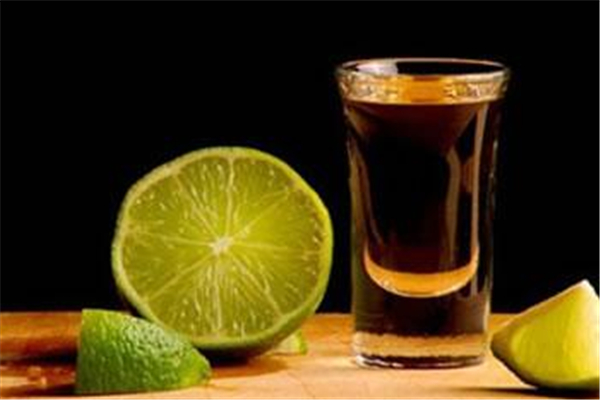 龍舌蘭酒為什么要加鹽和檸檬 龍舌蘭酒為什么不能直接喝 龍舌蘭酒為什么要加鹽和檸檬 龍舌蘭酒為什么不能直接喝