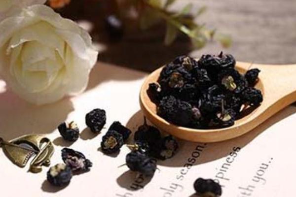 黑枸杞要吃下去嗎 黑枸杞怎樣吃效果最好 黑枸杞要吃下去嗎 黑枸杞怎樣吃效果最好