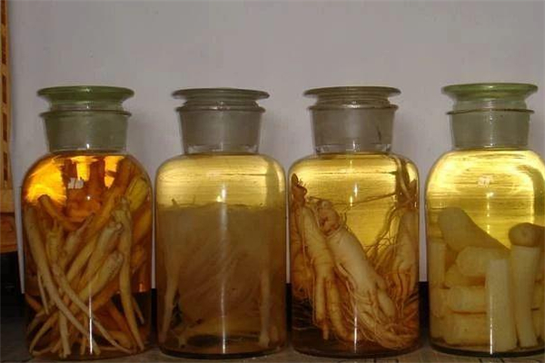 藥酒會(huì)不會(huì)傷胃 藥酒對(duì)人體有沒有傷害 藥酒會(huì)不會(huì)傷胃 藥酒對(duì)人體有沒有傷害