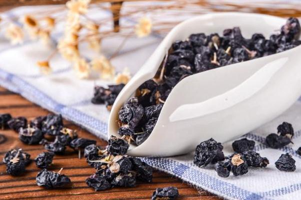 黑枸杞要吃下去嗎 黑枸杞怎樣吃效果最好 黑枸杞要吃下去嗎 黑枸杞怎樣吃效果最好