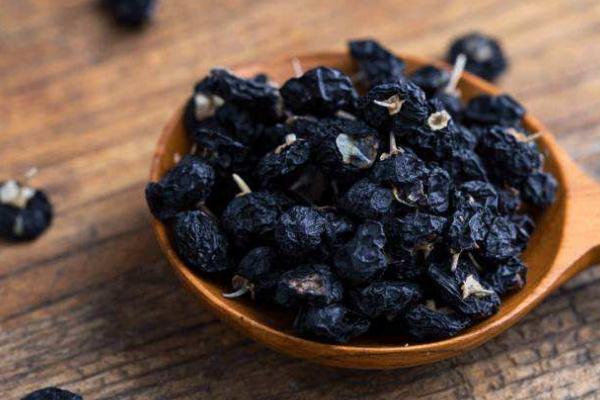 黑枸杞泡水喝的好處 黑枸杞泡水喝的禁忌 黑枸杞泡水喝的好處 黑枸杞泡水喝的禁忌