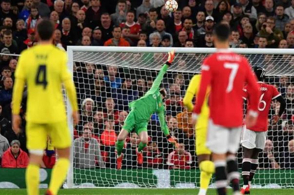 足球比賽能帶護(hù)膝嗎 踢足球?yàn)槭裁匆欢ㄒ┳闱蛞m 足球比賽能帶護(hù)膝嗎 踢足球?yàn)槭裁匆欢ㄒ┳闱蛞m