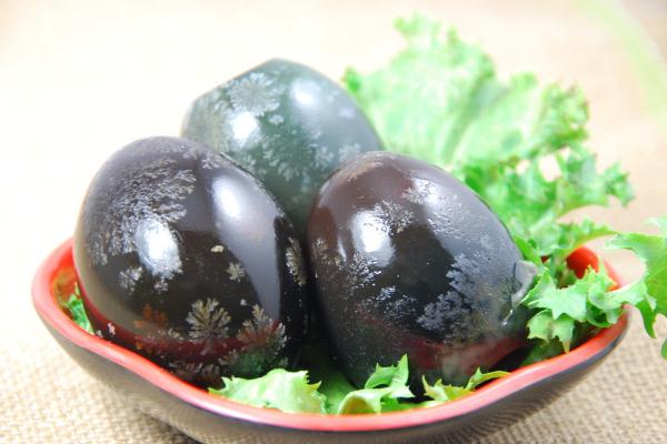 皮蛋要怎么保存 皮蛋要怎么切碎不粘刀 皮蛋要怎么保存 皮蛋要怎么切碎不粘刀