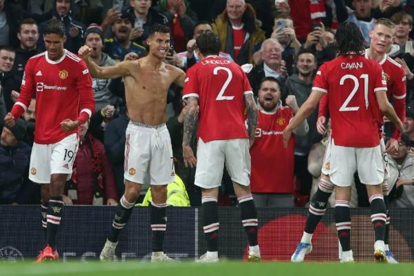 足球比賽能帶護(hù)膝嗎 踢足球?yàn)槭裁匆欢ㄒ┳闱蛞m 足球比賽能帶護(hù)膝嗎 踢足球?yàn)槭裁匆欢ㄒ┳闱蛞m