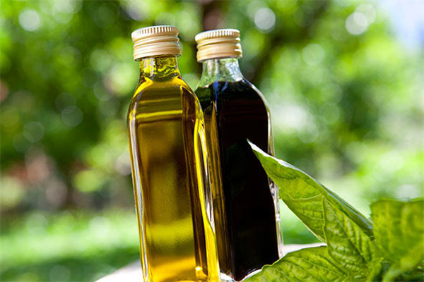 橄欖油涂臉后要洗掉嗎 橄欖油涂臉的功效和作用 橄欖油涂臉后要洗掉嗎 橄欖油涂臉的功效和作用