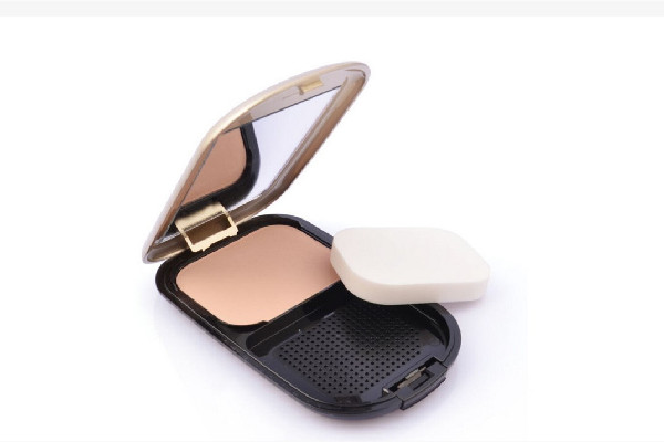 粉餅和散粉哪個(gè)更好用 粉餅和散粉區(qū)別