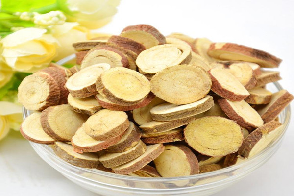 甘草傷胃嗎 甘草泡水喝對(duì)胃有傷害嗎