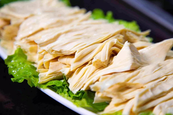 腐竹泡多久就不能吃了 泡好的腐竹可以隔夜吃嗎 腐竹泡多久就不能吃了 泡好的腐竹可以隔夜吃嗎