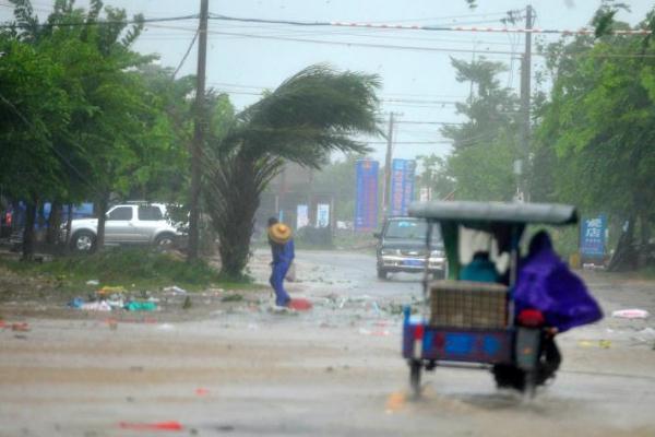 臺風(fēng)會引發(fā)哪些危害 臺風(fēng)對飛機(jī)飛行有影響嗎 臺風(fēng)會引發(fā)哪些危害 臺風(fēng)對飛機(jī)飛行有影響嗎