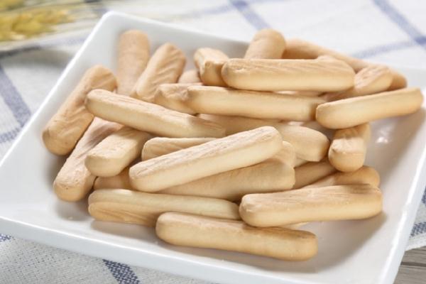 嬰兒磨牙餅干幾個月可以吃 嬰兒磨牙餅干的危害 嬰兒磨牙餅干幾個月可以吃 嬰兒磨牙餅干的危害