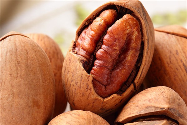 碧根果營養(yǎng)高還是核桃營養(yǎng)高 碧根果和核桃哪個更補腦 碧根果營養(yǎng)高還是核桃營養(yǎng)高 碧根果和核桃哪個更補腦