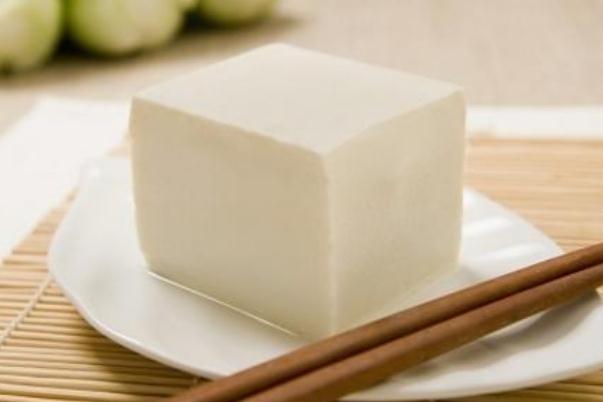 豆腐有點(diǎn)酸味還能吃嗎 豆腐酸了吃了會中毒嗎