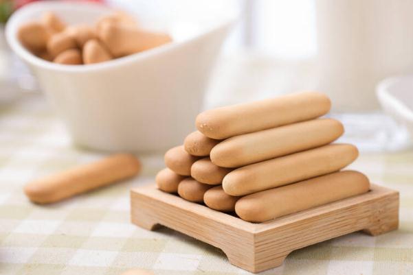 嬰兒磨牙餅干幾個月可以吃 嬰兒磨牙餅干的危害 嬰兒磨牙餅干幾個月可以吃 嬰兒磨牙餅干的危害