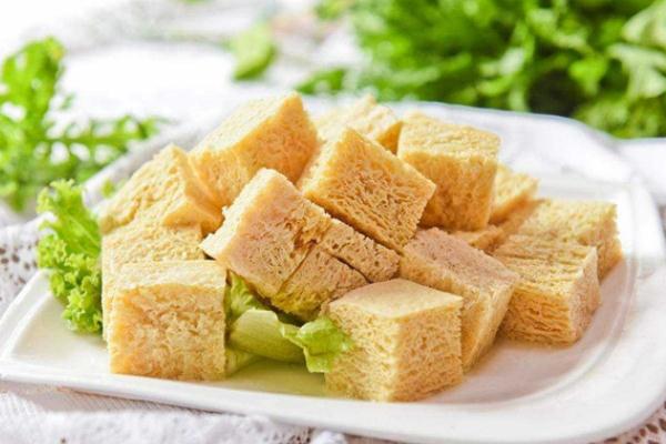 豆腐有點(diǎn)酸味還能吃嗎 豆腐酸了吃了會中毒嗎