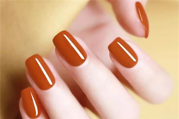 美甲會曬黑手嗎 美甲用什么燈比較好 美甲會曬黑手嗎 美甲用什么燈比較好