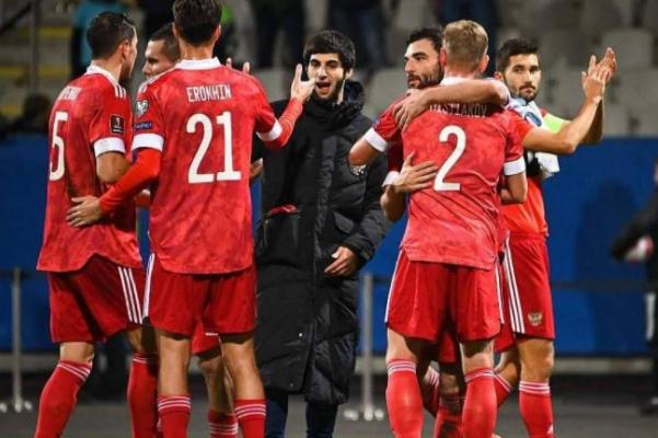 足球隊(duì)有幾個(gè)替補(bǔ) 足球隊(duì)有幾個(gè)前鋒 足球隊(duì)有幾個(gè)替補(bǔ) 足球隊(duì)有幾個(gè)前鋒