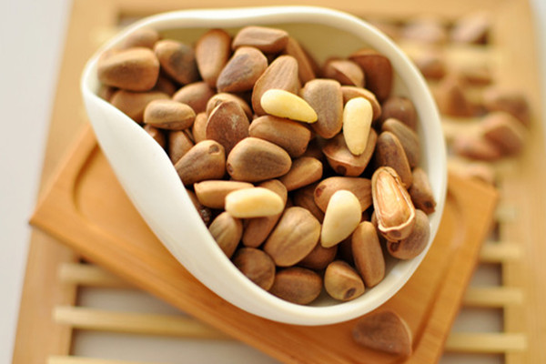 松子和什么搭配好吃 松子和什么不能一起吃 松子和什么搭配好吃 松子和什么不能一起吃